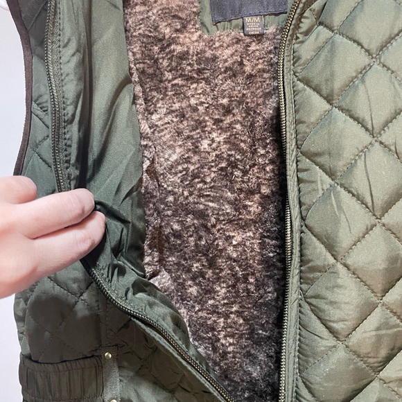 Weatherproof Quilted Vest with Faux Fur Lining Women’s M - Picture 5 of 6